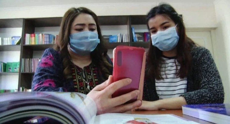 Talabalardan onlayn darslarda ham forma talab qilinyaptimi?