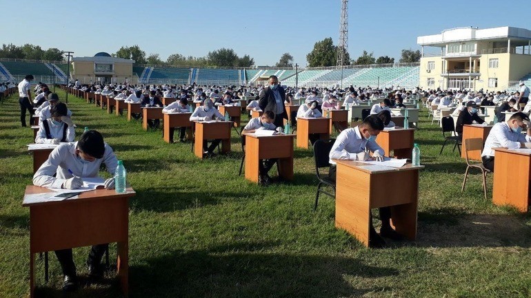 Ich kiyimlarga minitelefon o‘rnatib abituriyentlarga sotayotgan samarqandlik yigit ushlandi