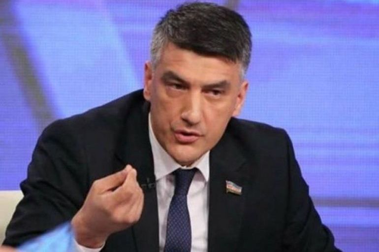Alisher Qodirov maktablardagi bir qator kamchiliklarni sanab o‘tdi